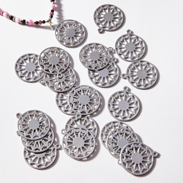 Zawieszka ze stali szlachetnej pajęczyna w kolorze srebrnym 18,4mm