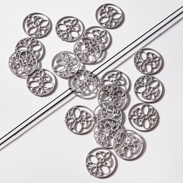 Zawieszka łącznik ze stali szlachetnej ćma w kolorze srebrnym 18,3mm