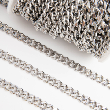 Łańcuch ze stali chirurgicznej pancerka fasetowana w kolorze srebrnym 8x10mm