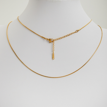 Łańcuszek ze stali chirurgicznej żmijka w kolorze złotym 45cm