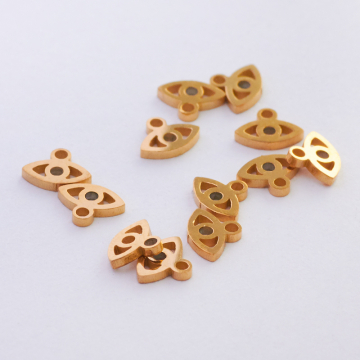 Mini zawieszka ze stali chirurgicznej oczko w kolorze złotym 5,5mm PVD