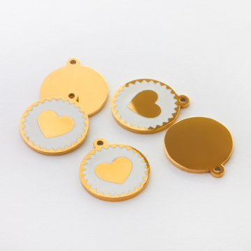 Zawieszka emaliowana kółko ze stali chirurgicznej w kolorze złotym serce białe 13mm