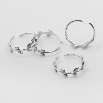 Pierścionek ze stali chirurgicznej regulowany laury 19,5mm