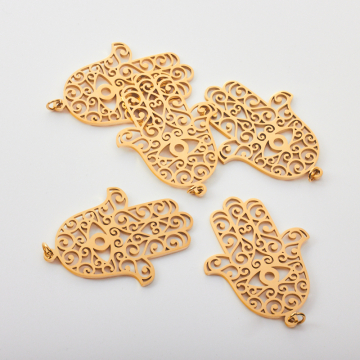 Zawieszka ze stali szlachetnej ręka fatimy do naszyjników w kolorze złotym 33x26mm