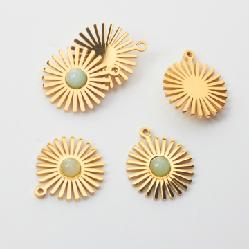 Zawieszka ze stali chirurgicznej słoneczko z amazonitem w kolorze złotym 14mm