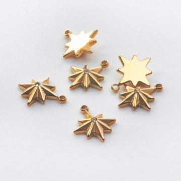 Zawieszka ze stali chirurgicznej róża wiatrów z mini cyrkonią w kolorze złotym 12mm Zawieszka ze stali chirurgicznej róża wiatrów z mini cyrkonią w kolorze złotym 12mm