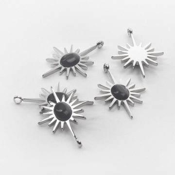 Zawieszka ze stali chirurgicznej słońce z onyksem 30mm