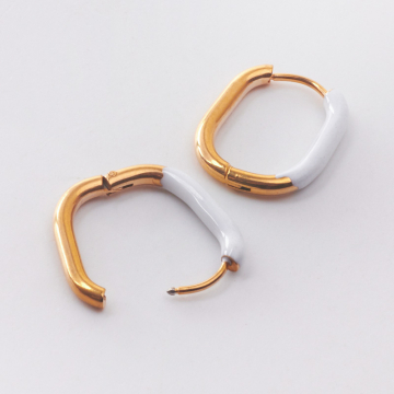 Kolczyki ze stali chirurgicznej z białą emalią w kolorze złotym 20,5x16,5mm
