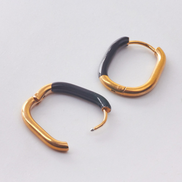 Kolczyki ze stali chirurgicznej z czarną emalią w kolorze złotym 20,5x16,5mm