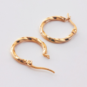 Kolczyki koła skręcane ze stali chirurgicznej w kolorze złotym 20mm