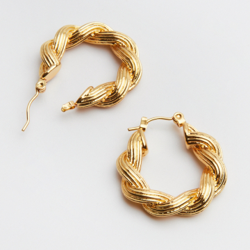 Kolczyki ze stali chirurgicznej ozdobne kółko splecione druciki w kolorze złotym 26mm PVD