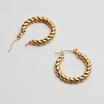 Kolczyki ze stali chirurgicznej ozdobne kółko ze splotem w kolorze złotym 22mm PVD