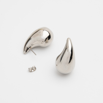 Kolczyki ze stali chirurgicznej łezki w kolorze srebrnym 31mm PVD