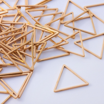 Baza geometryczna ze stali chirurgicznej trójkąt w kolorze złotym 14mm