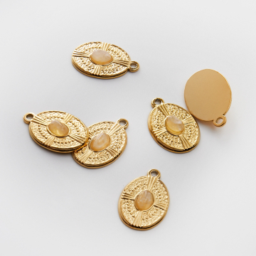 Zawieszka ze stali chirurgicznej owal z kryształem górskim w kolorze złotym 21mm PVD