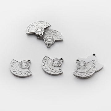 Zawieszka ze stali chirurgicznej grawerowana wachlarz w kolorze srebrnym 13mm