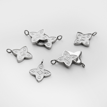 Zawieszka ze stali chirurgicznej grawerowana koniczyna marokańska w kolorze srebrnym 14mm