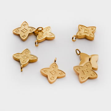 Zawieszka ze stali chirurgicznej grawerowana koniczyna marokańska w kolorze złotym 14mm PVD