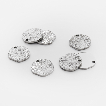 Zawieszka ze stali chirurgicznej grawerowana ręka fatimy w kółku w kolorze srebrnym  14,5mm