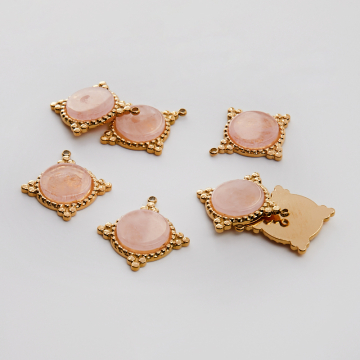 Zawieszka ze stali chirurgicznej kółko z różowym kryształem górskim w kolorze złotym 25mm PVD