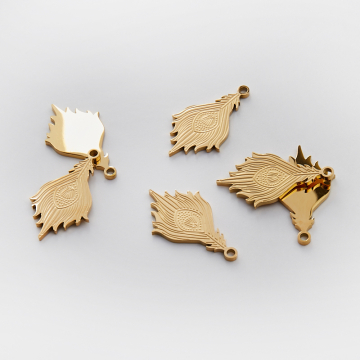 Zawieszka ze stali chirurgicznej pióro pawia w kolorze złotym 27mm PVD