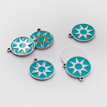 Emaliowana zawieszka ze stali chirurgicznej kółko z gwiazdą turkusową  w kolorze srebrnym 18mm