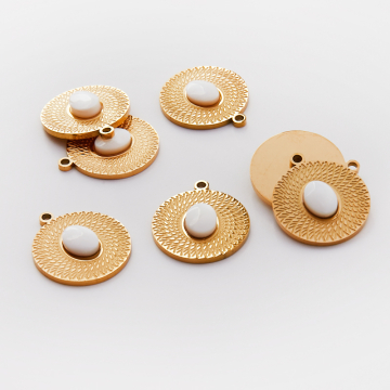 Zawieszka ze stali chirurgicznej kółko nacinane z masą perłową w kolorze złotym 21mm PVD