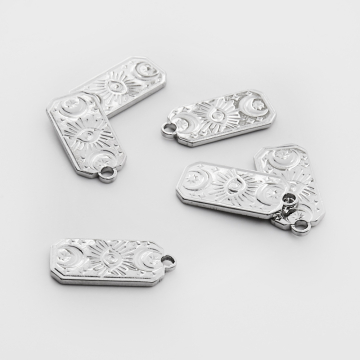 Zawieszka ze stali chirurgicznej prostokąt z okiem proroka w kolorze srebrnym 22,5mm