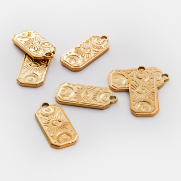 Zawieszka ze stali chirurgicznej prostokąt z okiem proroka w kolorze złotym 22,5mm PVD