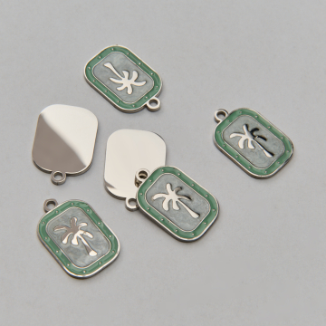 Zawieszka ze stali chirurgicznej emaliowana z palmą w kolorze srebrnym 19,5mm