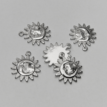 Zawieszka ze stali chirurgicznej słońce z księżycem w kolorze srebrnym 24mm