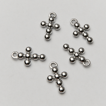 Zawieszka ze stali chirurgicznej krzyż z kulek w kolorze srebrnym 20mm