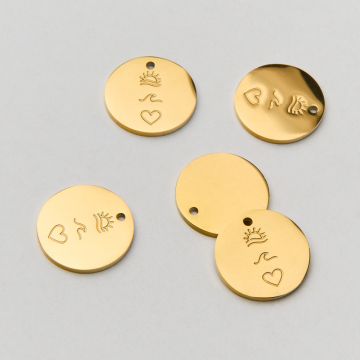 Zawieszka ze stali chirurgicznej z delikatnym grawerem słońca, fali i miłości w kolorze złotym 15mm PVD