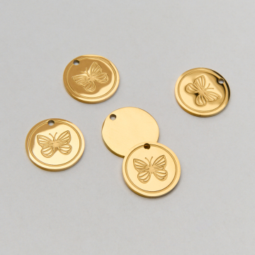 Zawieszka ze stali chirurgicznej kółko z grawerem motylka w kolorze złotym 15mm PVD