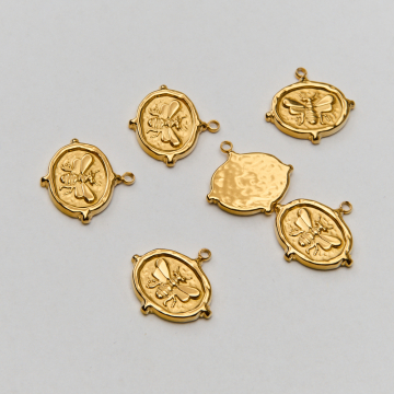 Zawieszka ze stali chirurgicznej pszczoła w owalu w kolorze złotym 17mm PVD