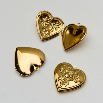 Zawieszka ze stali chirurgicznej sekretnik z różą w kolorze złotym 29mm PVD