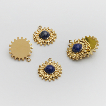 Zawieszka ze stali chirurgicznej słoneczko z lapis lazuli w kolorze złotym 17,5mm PVD