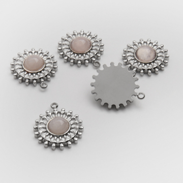 Zawieszka ze stali chirurgicznej słoneczko z kryształem górskim w kolorze srebrnym 17,5mm