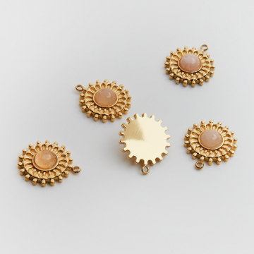 Zawieszka ze stali chirurgicznej słoneczko z kryształem górskim w kolorze złotym 17,5mm PVD