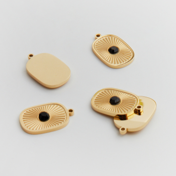 Zawieszka ze stali chirurgicznej zaokrąglony prostokąt z czarną cyrkonią w kolorze złotym 18mm PVD