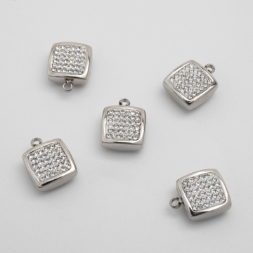 Zawieszka ze stali chirurgicznej kwadrat wysadzany cyrkoniami w kolorze srebrnym 12mm