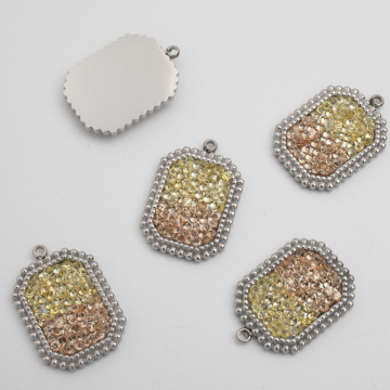 Zawieszka ze stali chirurgicznej prostokąt wysadzany cyrkoniami w kolorze srebrnym 21mm