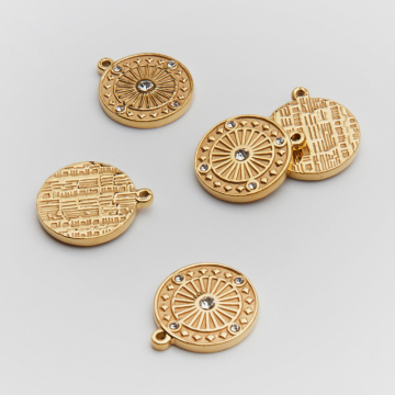 Zawieszka ze stali chirurgicznej kółko z cyrkoniami w kolorze złotym 18,5mm PVD