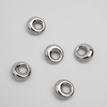 Zawieszka ze stali chirurgicznej kółko wycięte w kolorze srebrnym 13mm