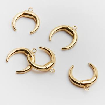 Zawieszka ze stali chirurgicznej róg obfitości w kolorze złotym 17mm PVD