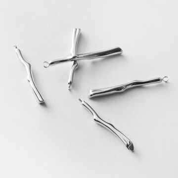 Zawieszka ze stali chirurgicznej patyczek korallowy w kolorze srebrnym 26mm