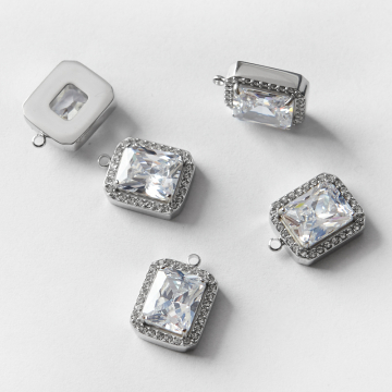 Zawieszka ze stali chirurgicznej prostokąt z wielką cyrkonią w kolorze srebrnym 16,5x12mm