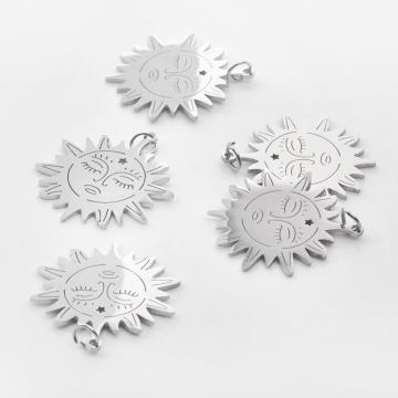 Zawieszka ze stali szlachetnej słoneczko w kolorze srebrnym 27mm