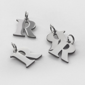 Zawieszka ze stali szlachetnej literka R w kolorze srebrnym 12mm