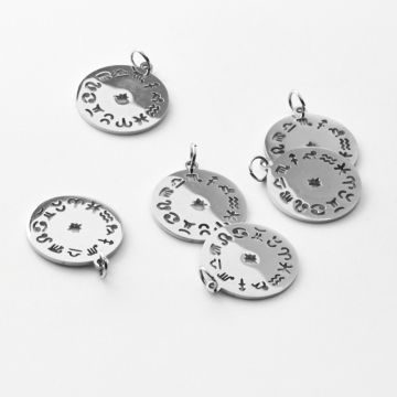 Zawieszka ze stali szlachetnej zegar zodiaków w kolorze srebrnym 20mm